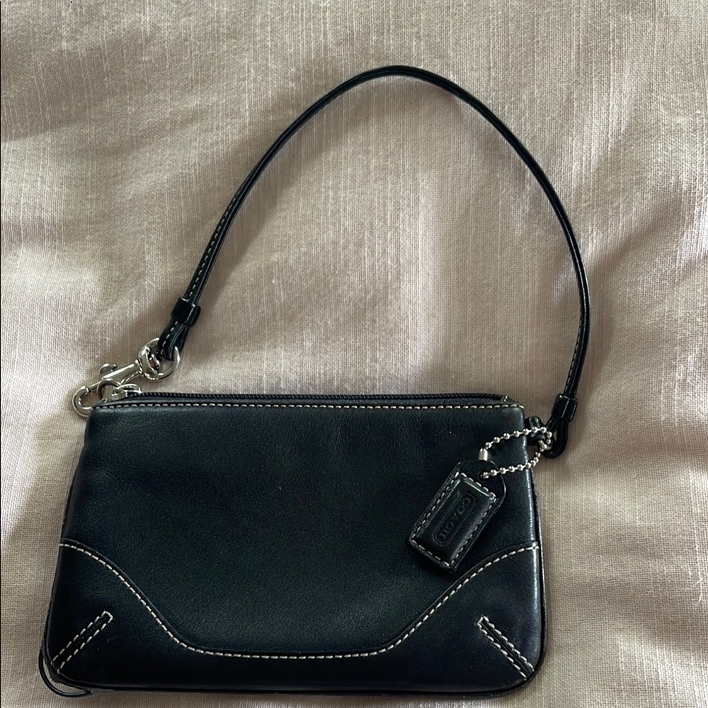 Luxury Coach Black Leather Clutch with Contrast Stitching - Picture 2 of 7